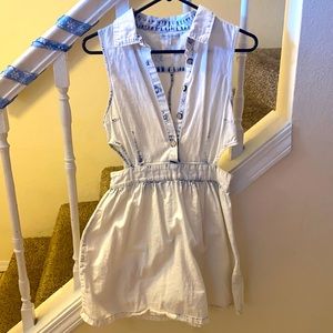 Denim sleeveless dress with two side openings at the waist. Zips up/short dress